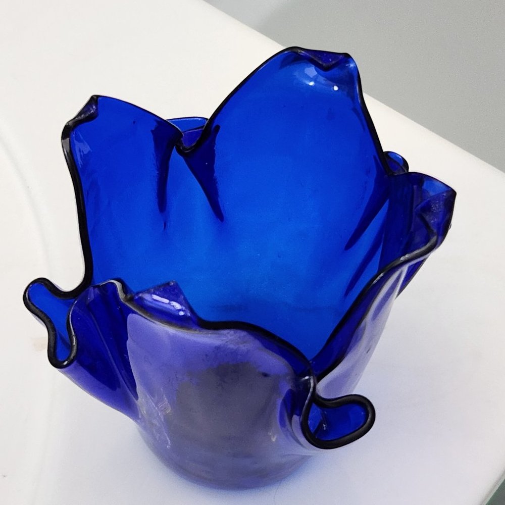 GORGEOUS COBALT BLUE  BLOWN ART GLASS HANDKERCHIEF VASE  #1011